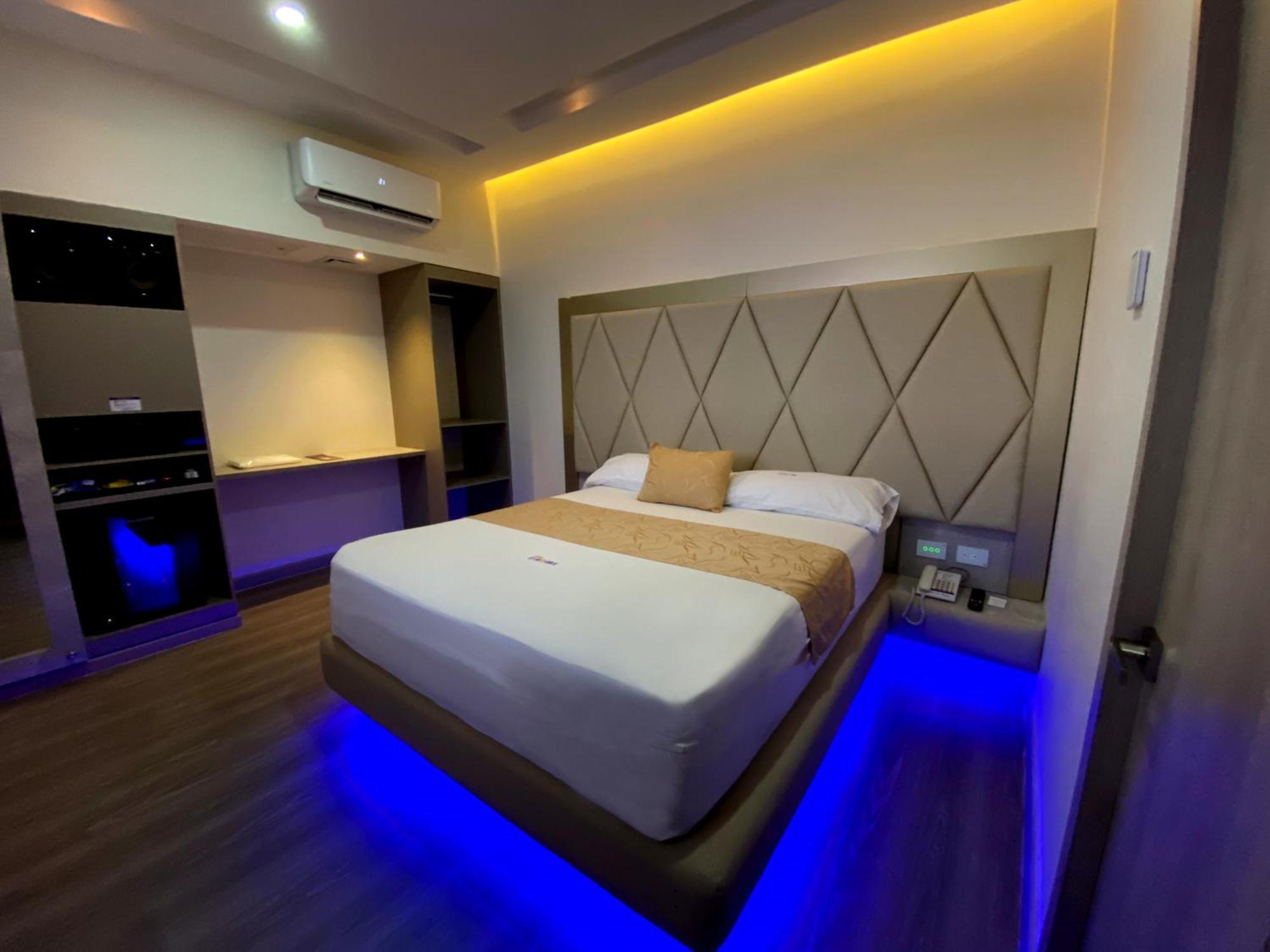 Hotel Byhours Circunvalar - Adults Only Баранкила Екстериор снимка
