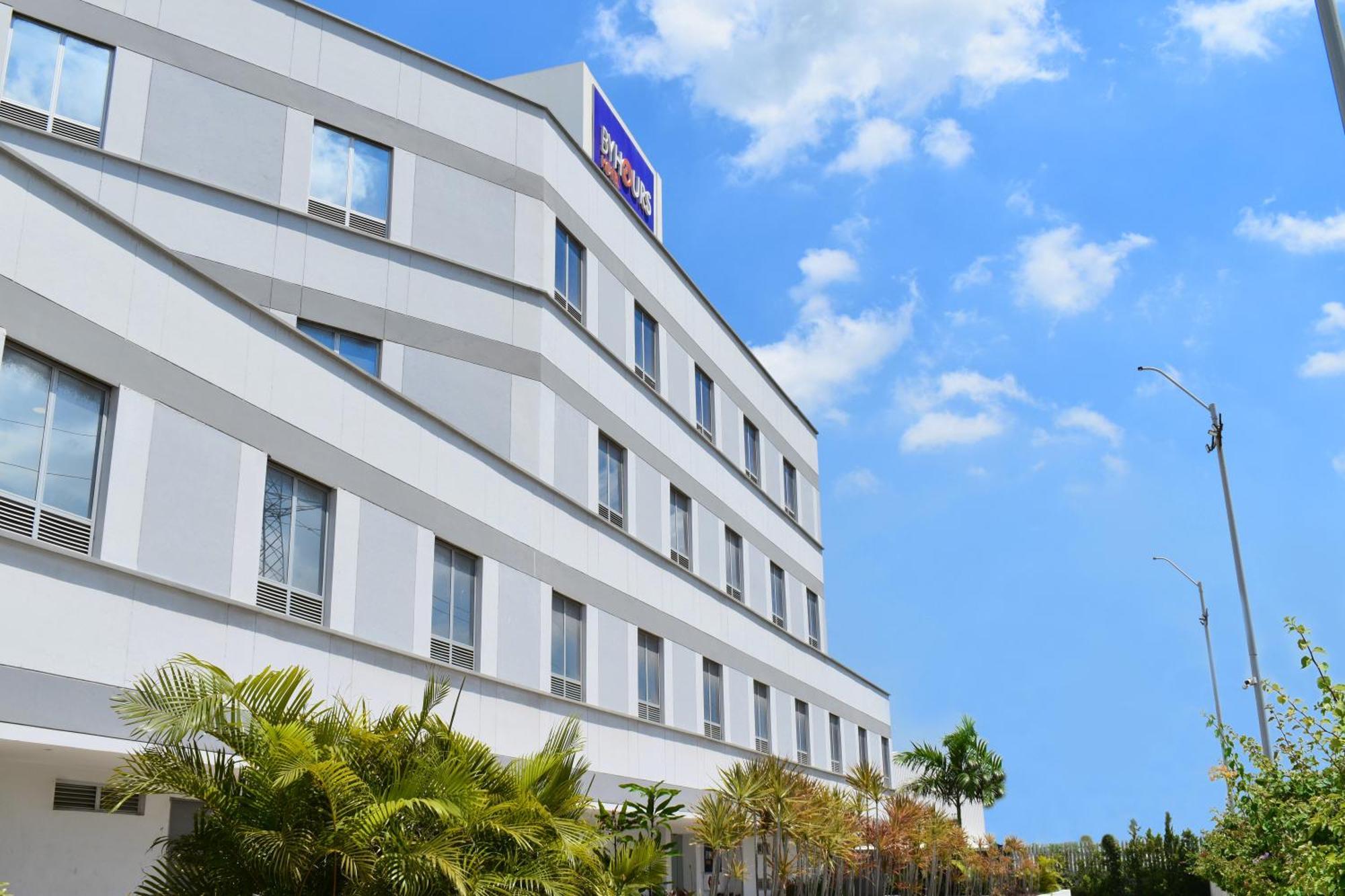 Hotel Byhours Circunvalar - Adults Only Баранкила Екстериор снимка