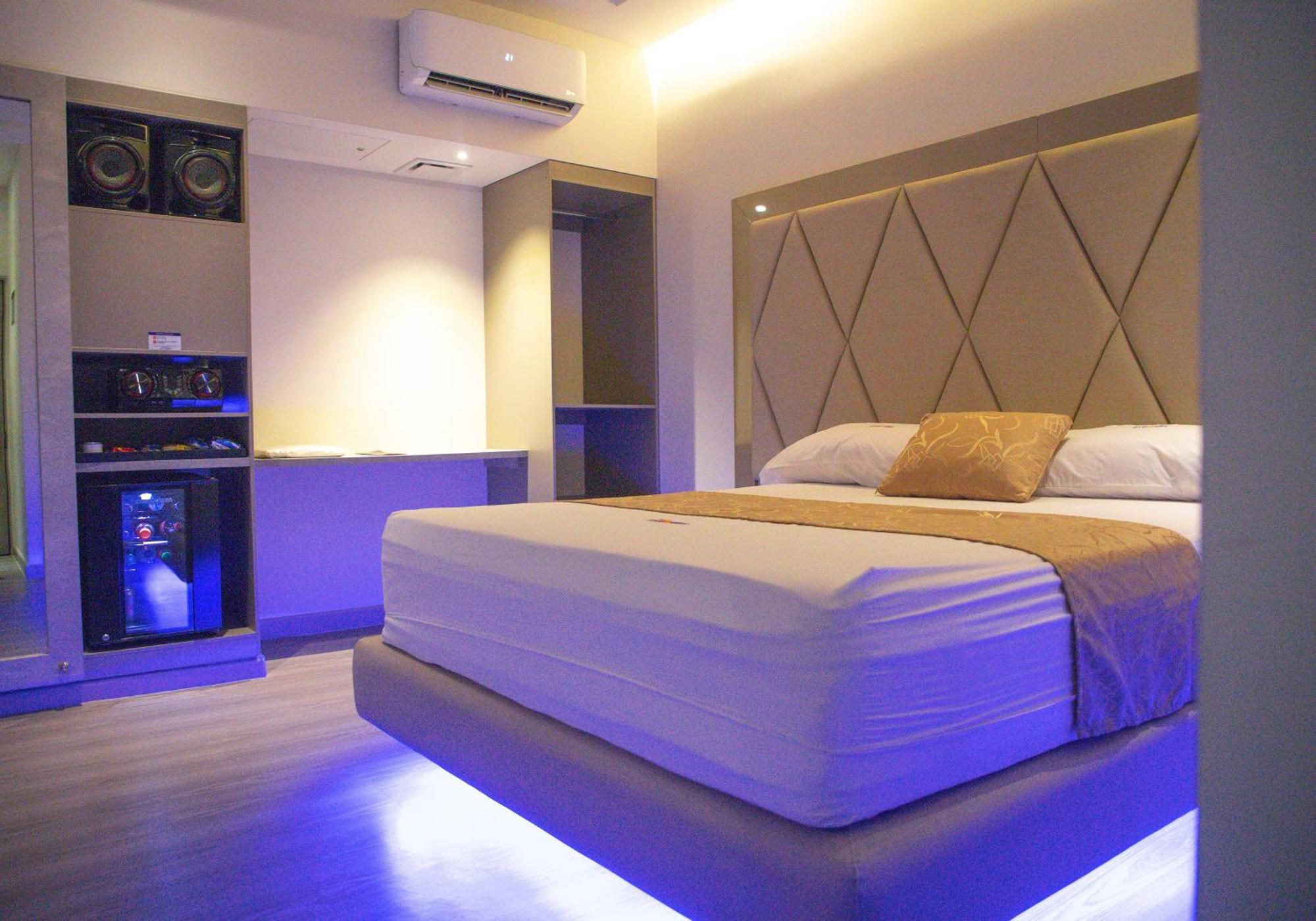 Hotel Byhours Circunvalar - Adults Only Баранкила Екстериор снимка