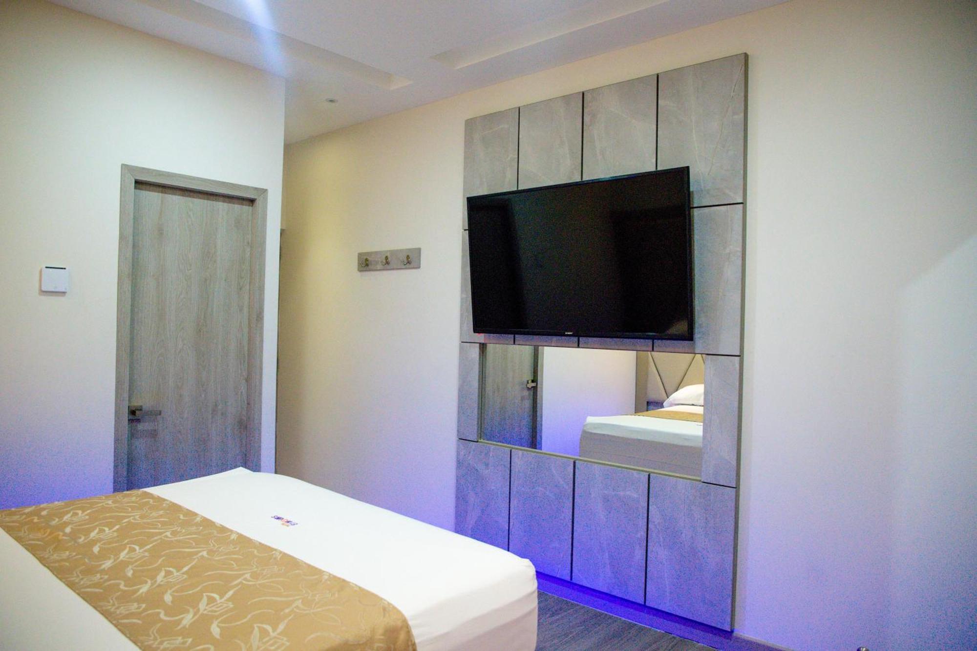 Hotel Byhours Circunvalar - Adults Only Баранкила Екстериор снимка