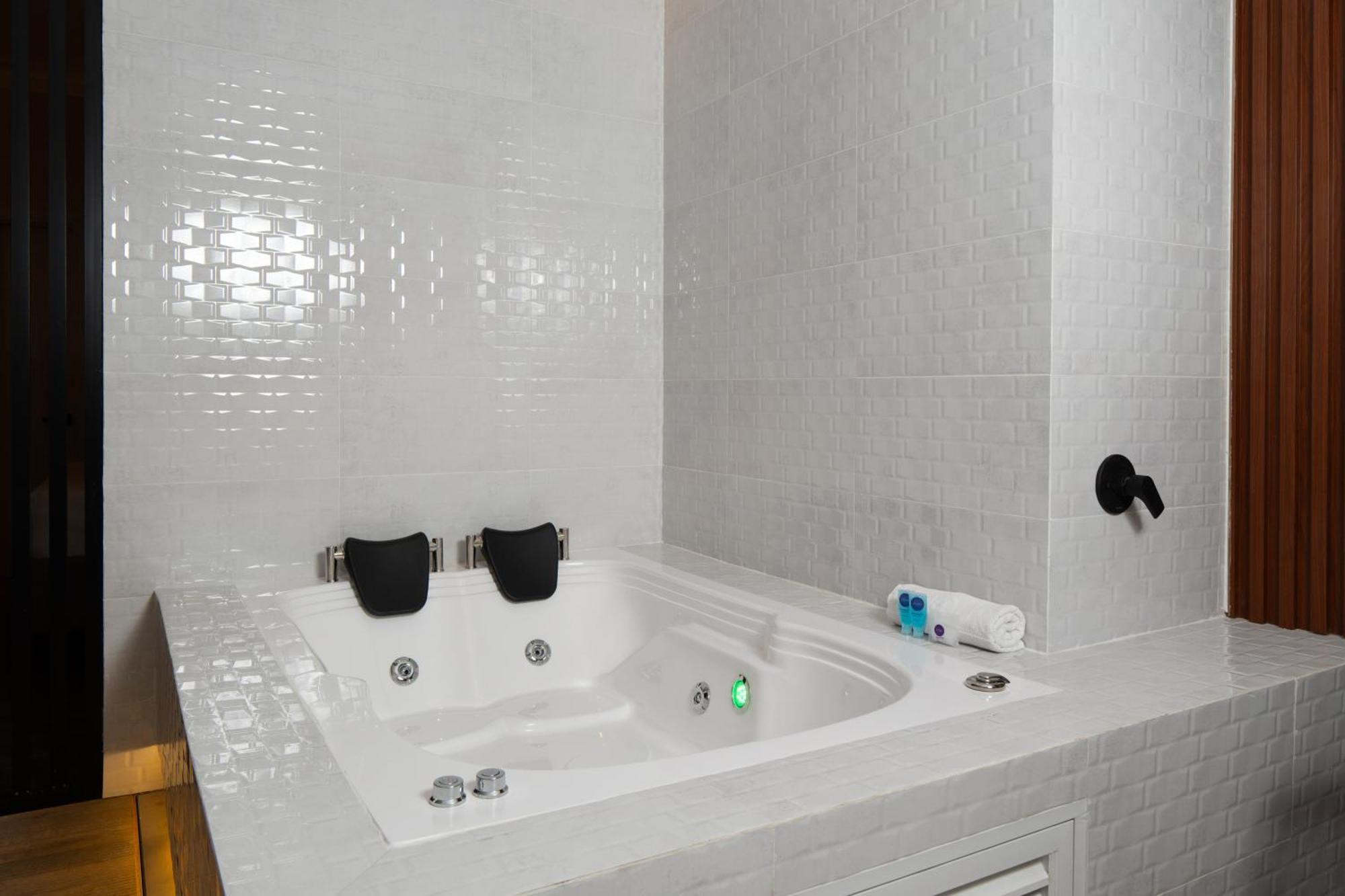 Hotel Byhours Circunvalar - Adults Only Баранкила Екстериор снимка